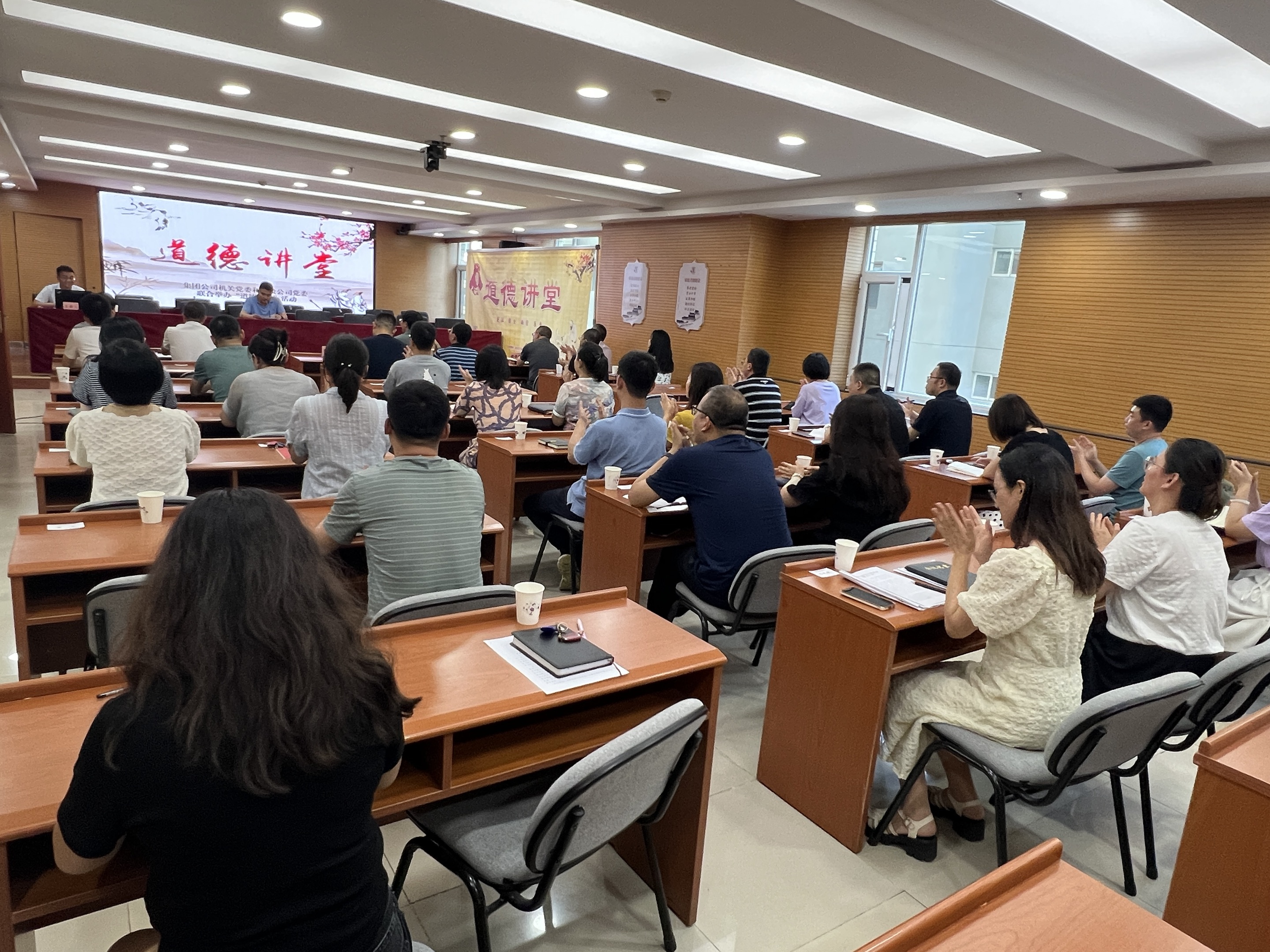 5bb9507a-8ab7-42d6-bd84-e9b8b3900aab(1).jpg 5bb9507a-8ab7-42d6-bd84-e9b8b3900aab(1).jpg